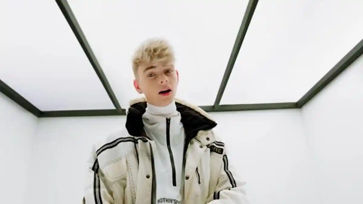 Lirik dan Terjemahan Lagu 8 Letters - Why Don't We: When I Close My Eyes It's You There In My Mind