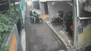 GASAK-SEPED-MOTOR-DI-BINTARO.jpg