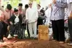 Pemakaman Ibunda Adrie Subono