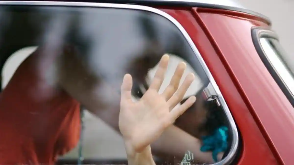 'YA ALLAH, Mobil Bergoyang' Pelajar Kepergok Wik-wik Siang Hari, Jendela Lupa Ditutup: Direkam Warga
