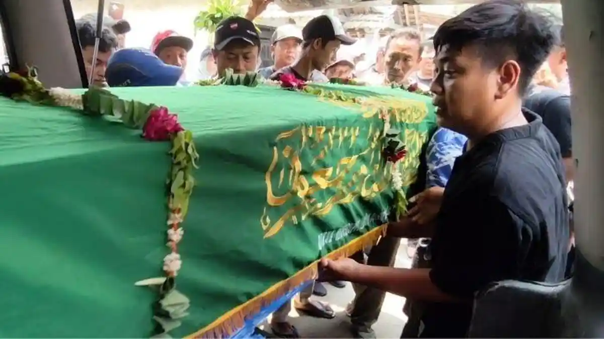 Penantian Berakhir, Jenazah Tri Sutrisno Korban Kapal Virgo Transport 8 Dipulangkan ke Kediri