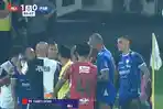 Yabes-Roni-dapat-kartu-merah-di-laga-Bali-United-vs-Persib-Bandung.jpg