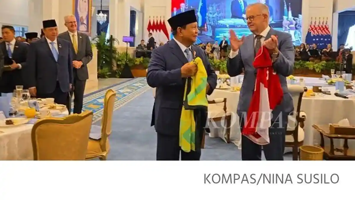 Abaikan Rivalitas Timnas Indonesia Vs Australia, Presiden Prabowo & PM Anthony Albanese Tukar Jersey