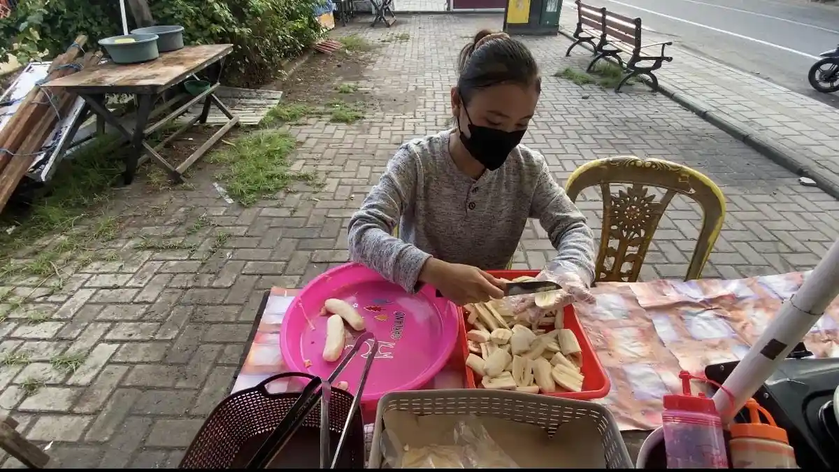 Cerita Sejoli Remaja Gorontalo Tekuni Bisnis Pisang Goreng hingga Raup Omzet Rp3 Juta per Bulan