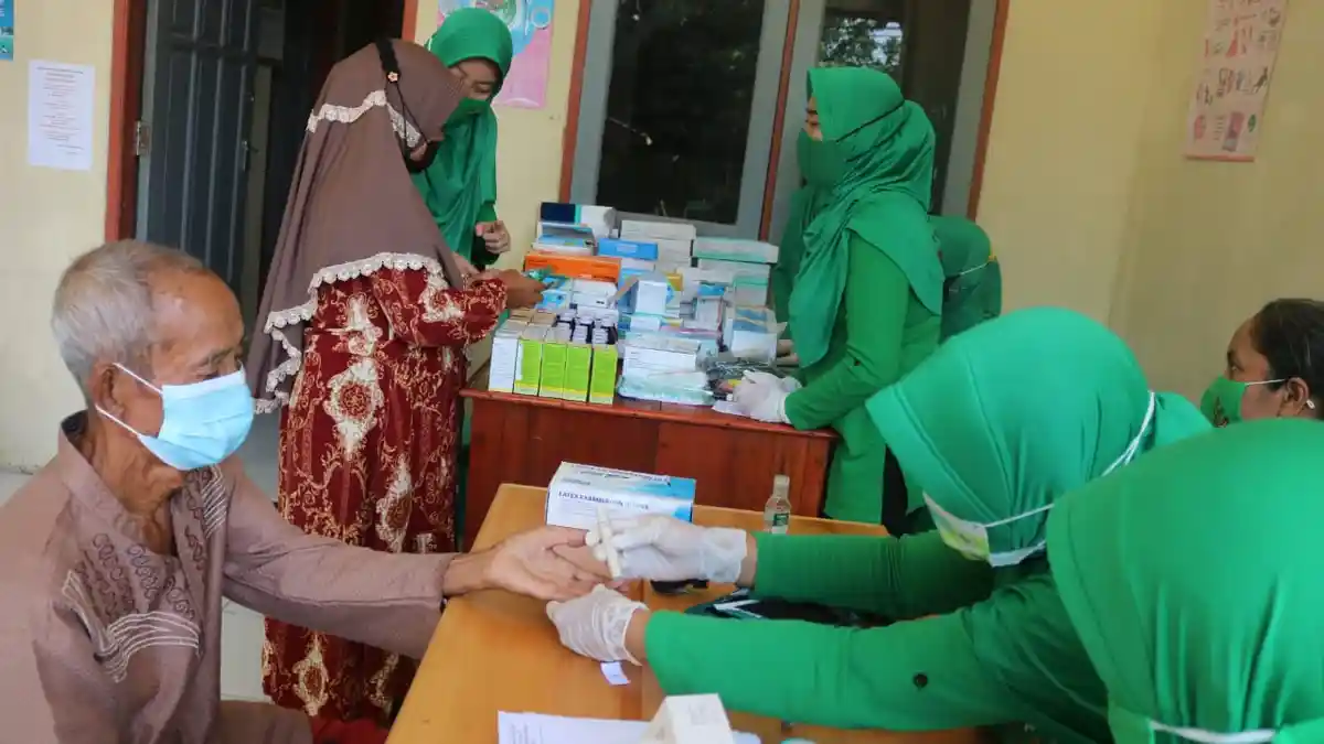 HUT ke-75 Persit KCK Cabang LXI Yon Armed 18/Komposit Berau, Gelar Donor Darah dan Pengobatan Gratis