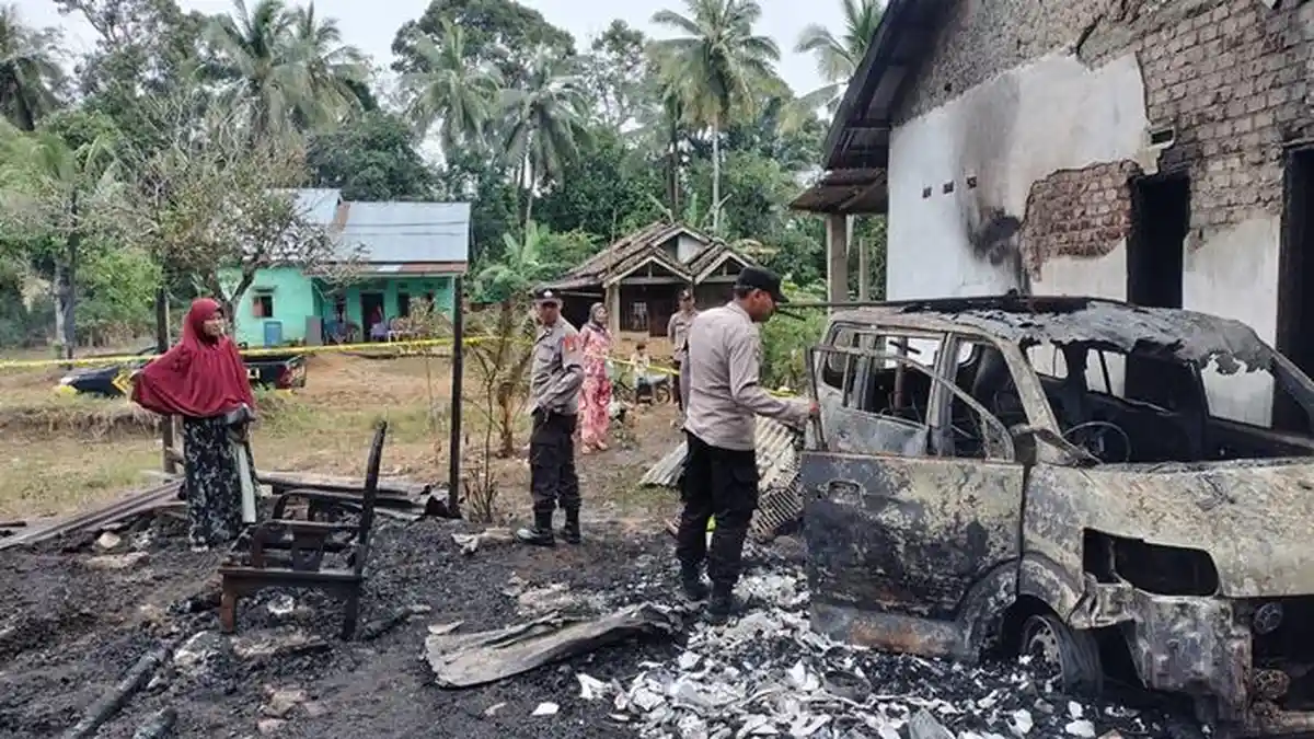 Kebakaran di Musi Rawas Hanguskan 2 Rumah dan 1 Mobil, Berawal Ada Bau Kabel Terbakar
