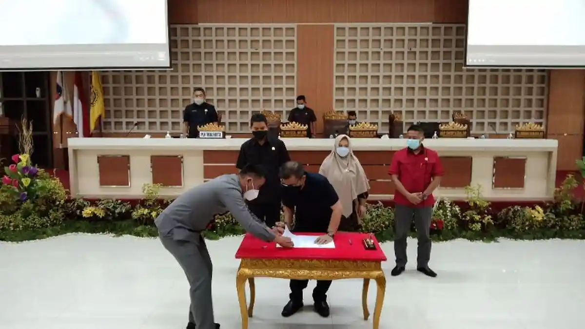DPRD Bandar Lampung Terima Putusan Pleno Penetapan Paslonkada Terpilih Bandar Lampung dari KPU
