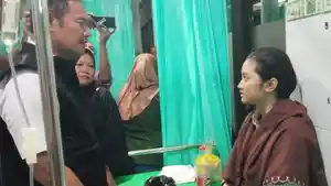 Bupati-Lamongan-jenguk-korban.jpg