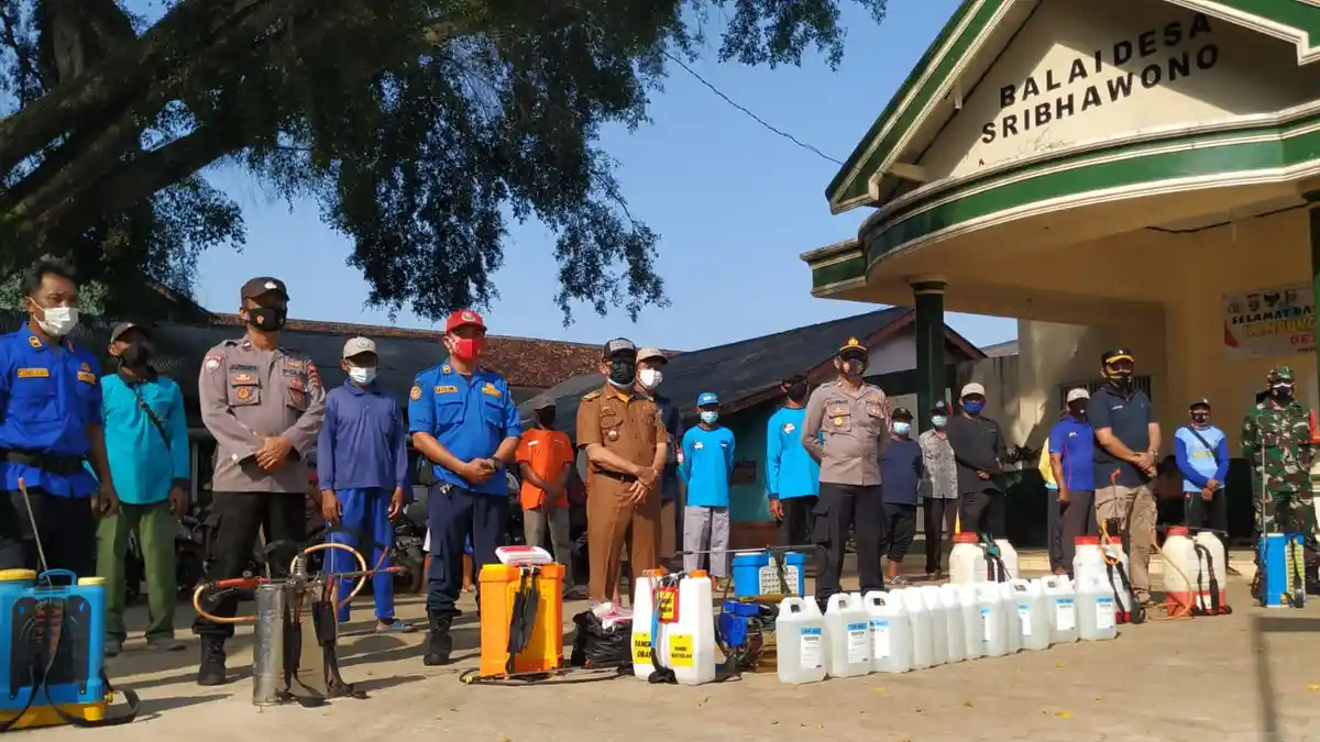 Satgas Penanganan Covid-19 dan PPKM Bandar Sribhawono Lamtim Semprot Disinfektan