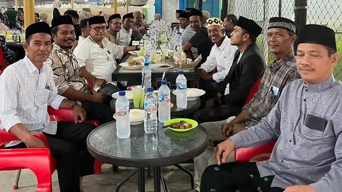 Pegawai Kantor Camat Gandapura Gelar Tausiah dan Buka Puasa Bersama