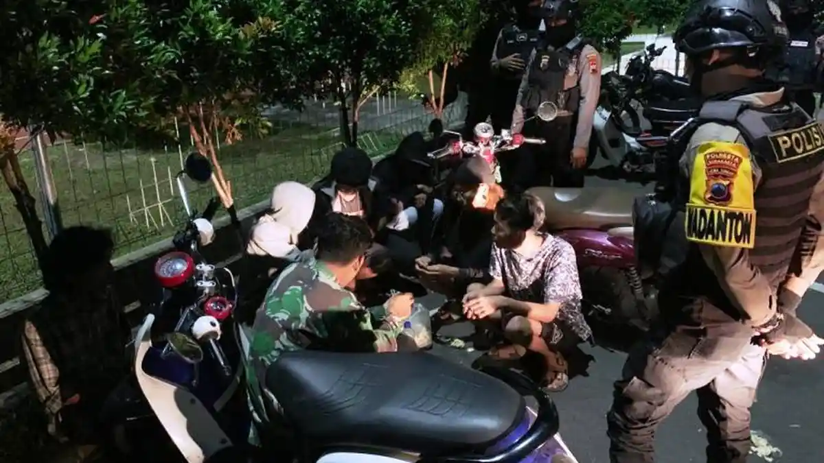 Tim Sparta Polresta Solo Amankan 7 Pemuda Pesta Miras, Ada yang Simpan Pil Koplo di Celana Dalam