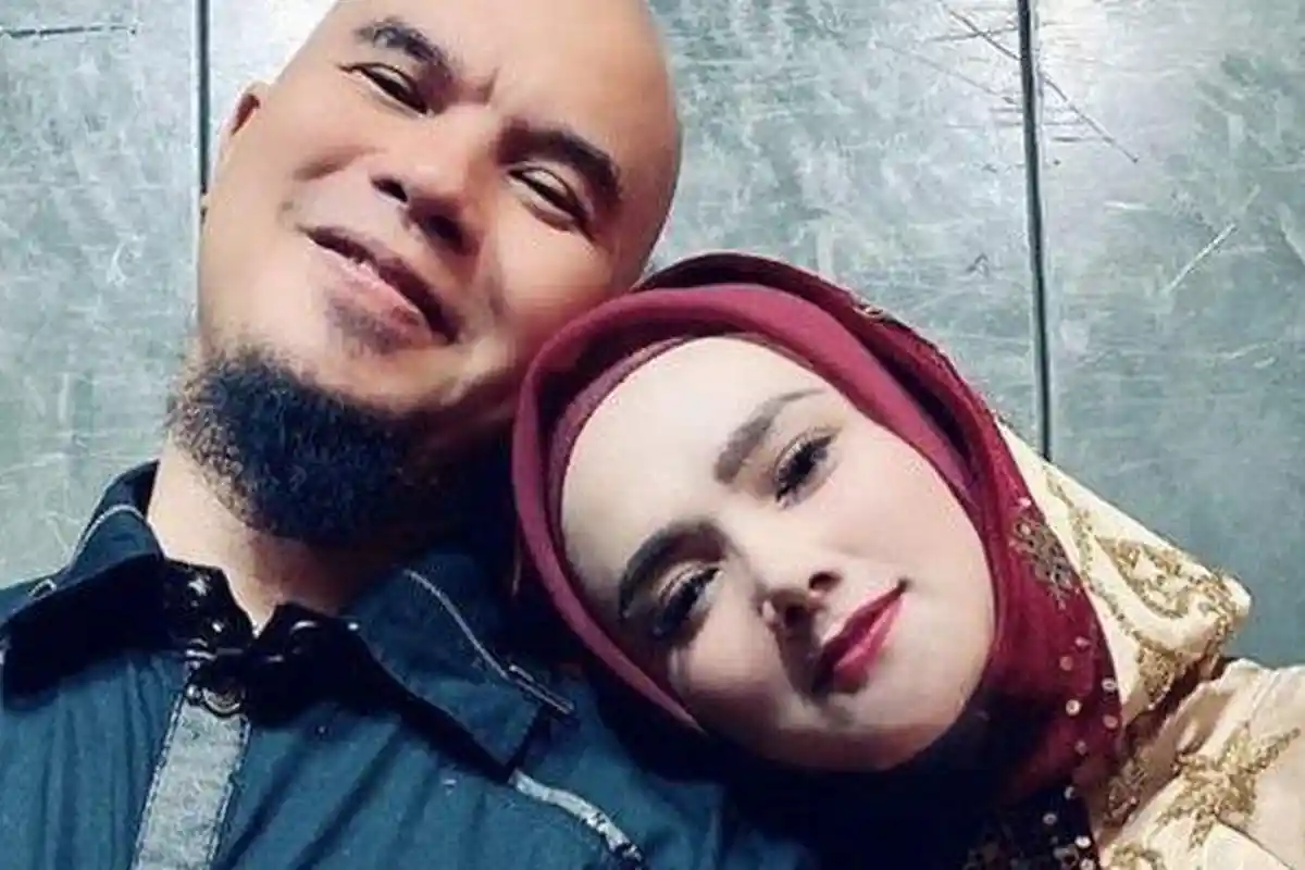 Dilantik Jadi DPR, Ahmad Dhani Tersenyum Malu Digoda Mulan Jameela saat Pelantikan: Cie Pak Dewan