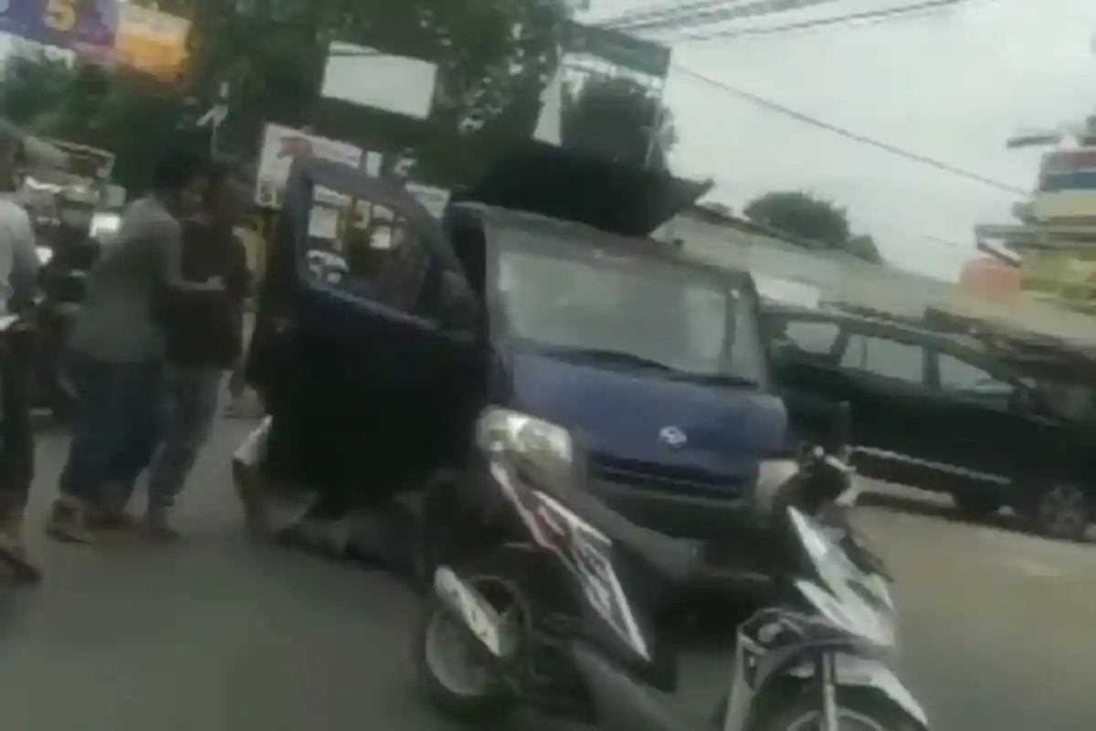 Viral Aksi Bang Jago Injak Kepala Sopir Mobil Pick Up, Pemotor Kesal Gegera Ada Senggolan di Jalan