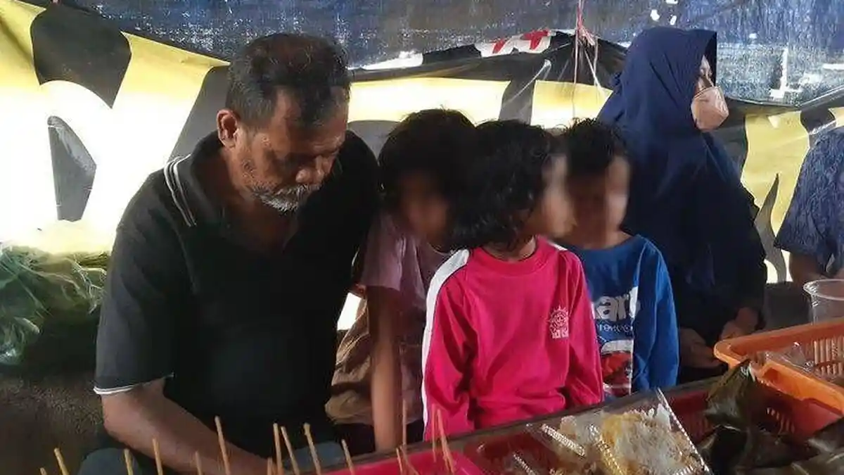 Suami Istri dan 7 Anaknya Terpaksa Tidur di Warung Angkringan, Diusir dari Kos karena Telat Bayar