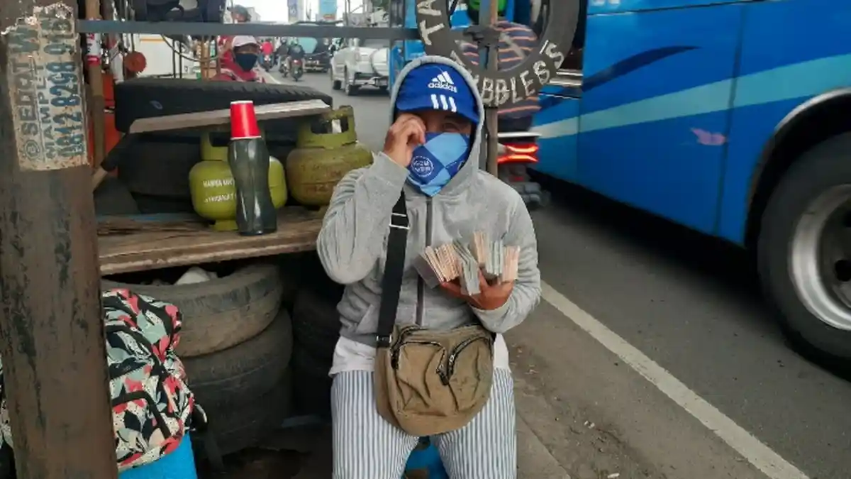Jelang Lebaran, Jasa Tukar Uang Marak di Ciputat