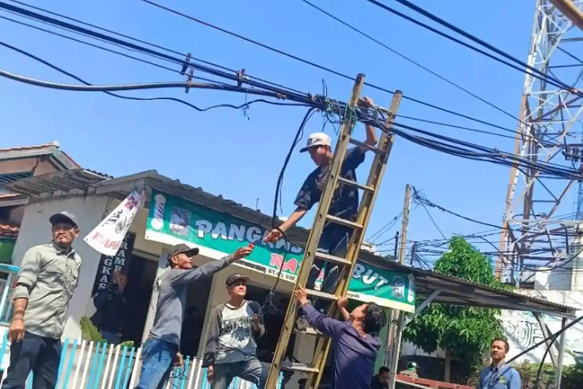 Warga yang Terganggu Kabel Semrawut dan Membahayakan Bisa Lapor ke DPUPR Kota Depok