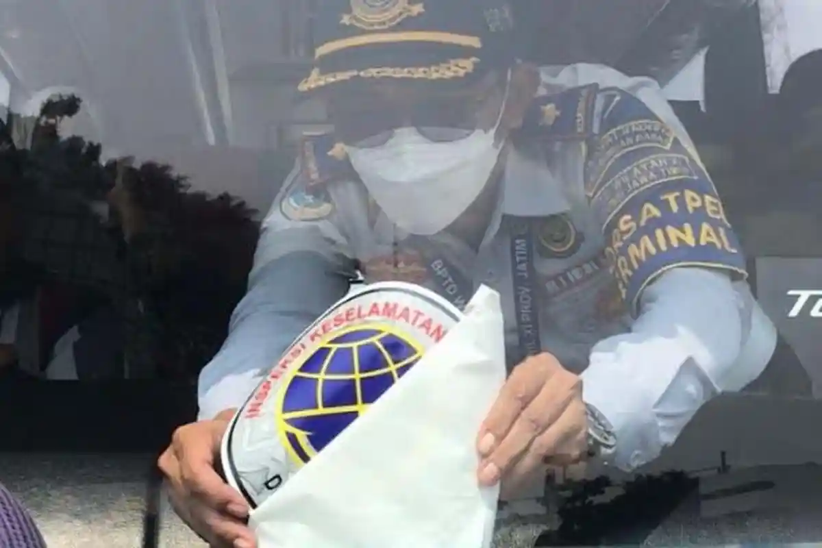 Dishub Gelar Ramp Check, Bus Angkutan Mudik Lebaran di Terminal Patria Ditempel Stiker Laik Jalan
