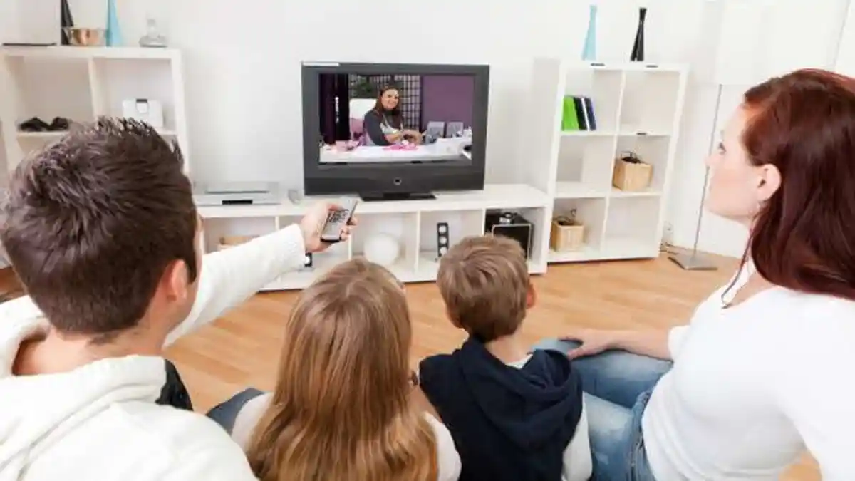 Smart People! Begini Aturan Menonton Televisi di Rumah yang Patut Diperhatikan - kita-harus-patuhi-aturan-menonton-televisi-di-rumah-1_20160127_204419.jpg