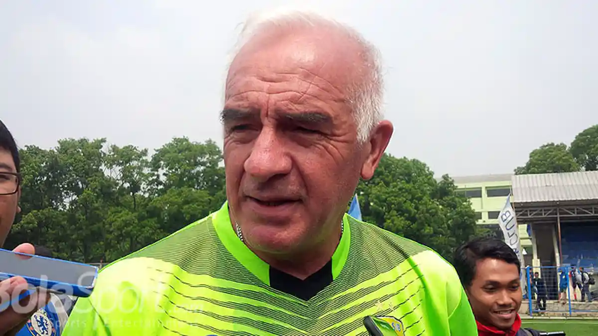 Persib Krisis Gelandang Usai Coret Essien, Mario Gomez Minta Manajemen Bertindak