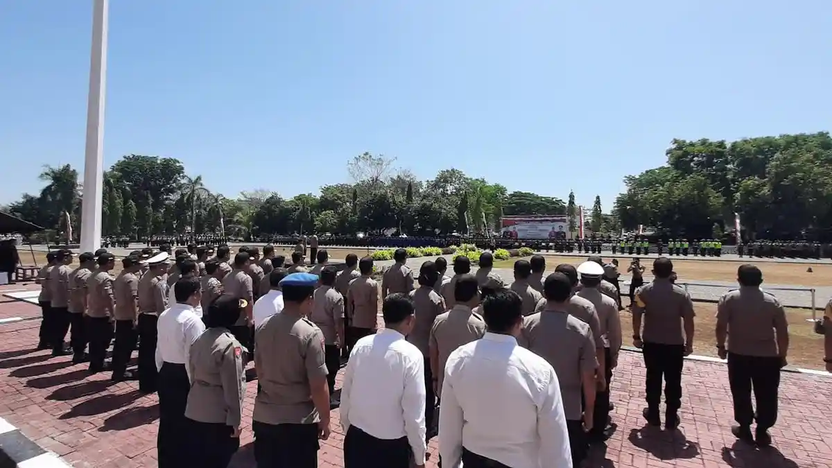 BREAKING NEWS: Dua Polisi 'Tumbang' Saat Sambutan Kapolda Sulsel yang Baru, Ada Apa?