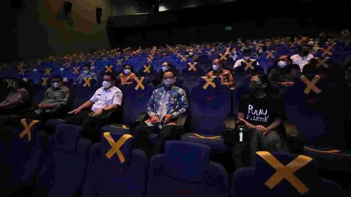 Anies Ingatkan Bahaya Plastik Lewat Film Pulau Plastik