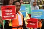 Aksi Kecam Tindakan Mantan Hakim MK Patrialis Akbar
