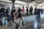 Suasana-di-Stasiun-Kereta-Api-Daop-9-Jember-lebaran.jpg