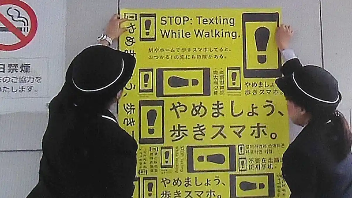 Kampanye Stop Berponsel Saat Berjalan Dimulai di Jepang