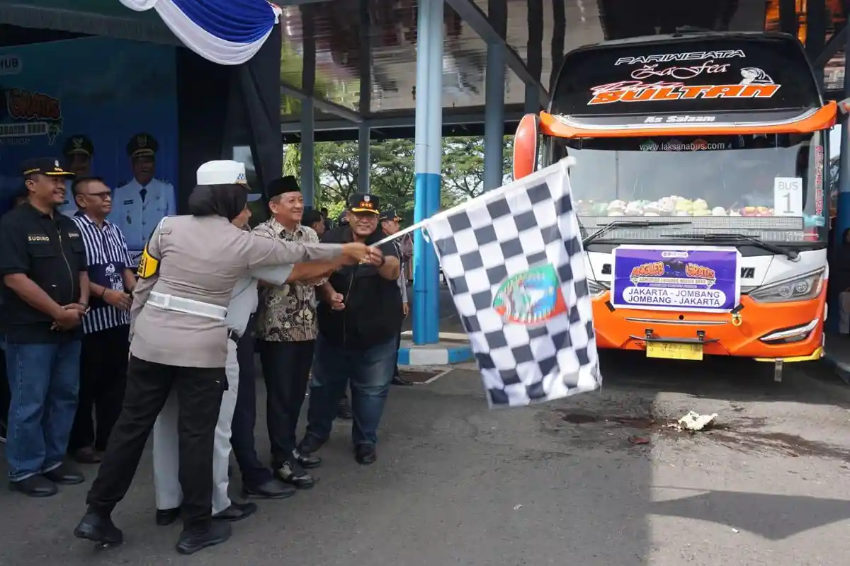 Pemkab Jombang Fasilitasi Masyaraka Angkutan Gratis saat Arus Balik Lebaran 2025