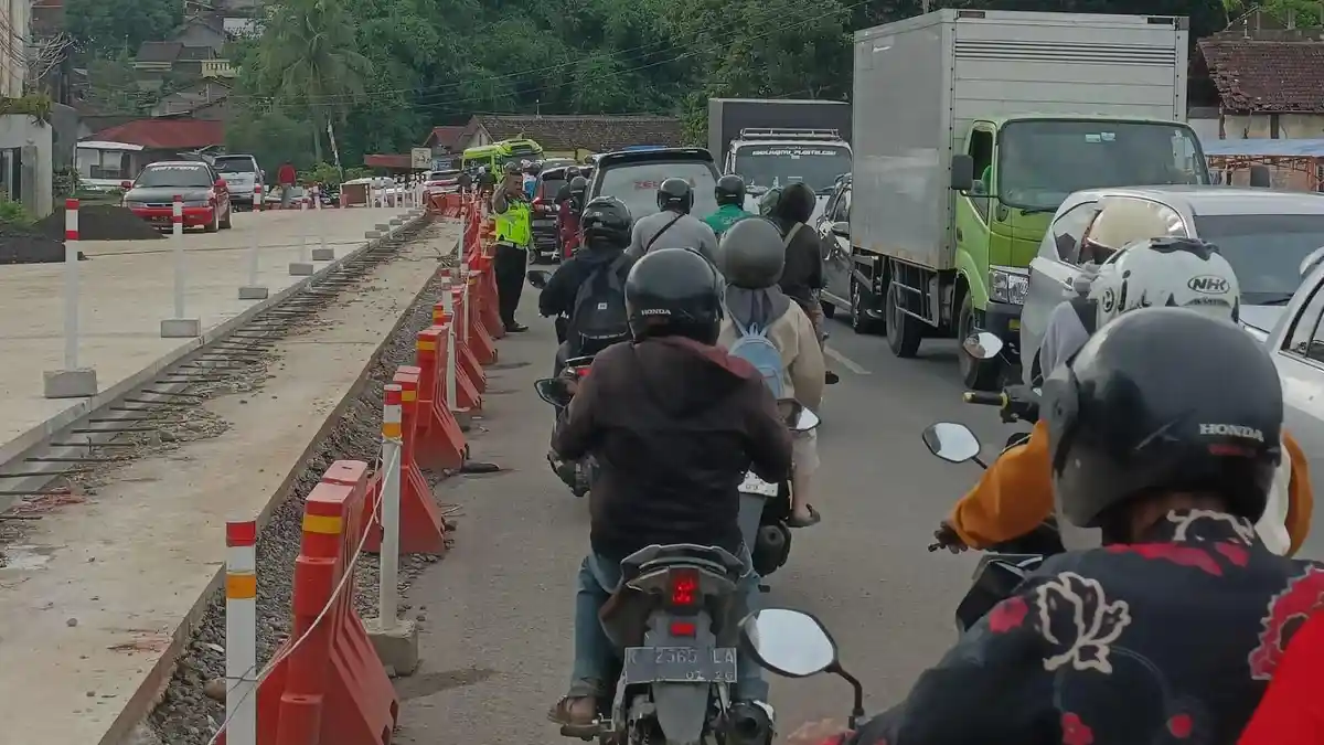 Pengecoran Exit Tol Ambarawa, Akses Menuju Pasar Pon Bawen Dialihkan