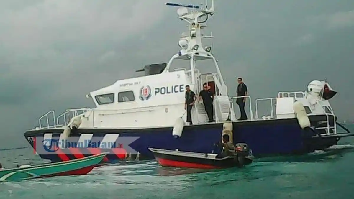 Pemancing Ikan Diminta Jangan Lewati Perbatasan antara Batam dan Singapura