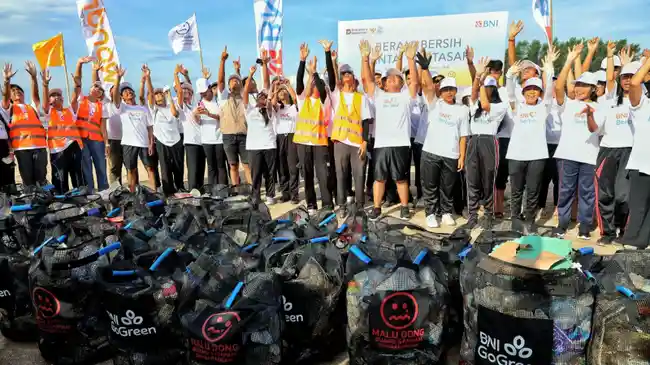 BNI Lanjutkan Aksi Bersih Pantai dengan Dukungan Sarana TPS3R Sekar Tanjung di Bali