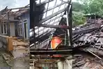 kolase-foto-rumah-rusak-diterjang-puting-beliung-angin-kencang.jpg