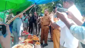 Bupati-Kupang-sidak-Pasar-Oesao.jpg