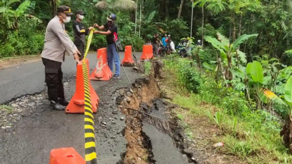 Trenggalek Dilanda Bencana pada Awal Penghujan, Terjadi Longsor di Kecamatan Watulimo dan Bendungan