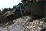 Sampah Menggunung di Manggarai