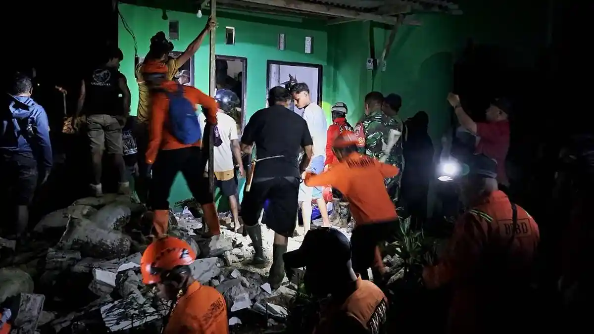 BREAKING NEWS - Longsor Terjang Kampung Bugis Tarakan saat Warga Tidur, 2 Orang Dilaporkan Tertimbun