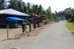 Yonif PR 328/DGH Buat Pagar di Kampung Kriko