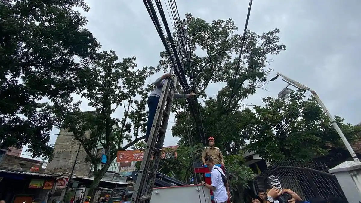 Kabel Udara di Bandung Semrawut hingga Membahayakan dan Ganggu Estetika, Apjatel Buka Suara