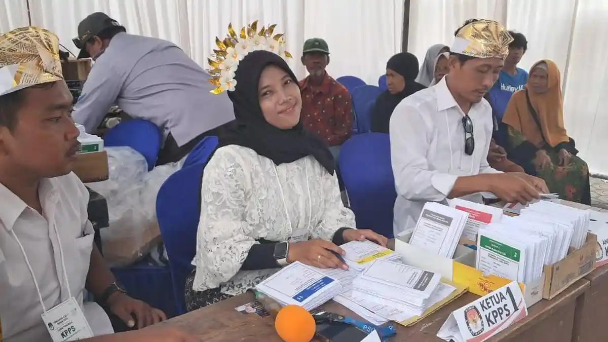 Warga Ujungmanik Cilacap Serasa Nyoblos di Pulau Dewata, TPS Bernuansa Bali