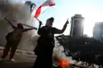 Kecewa Hasil Putusan MK Massa Aksi Bakar Ban