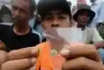 Warga Mencari Koin Emas Peninggalan Masa Kerajaan Aceh