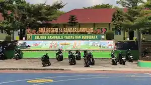 Lulusan-SMAN-14-Bandar-Lampung-100-Persen-Masuk-PTN-Guru-BK-Ungkap-Strategi.jpg