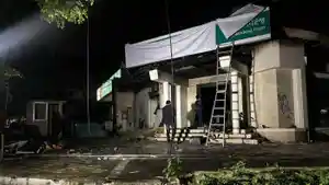 Unjuk-Rasa-Tolak-RUU-TNI-Ricuh-Massa-Anarkis-Bakar-Kantor-Bank-di-Bandung.jpg