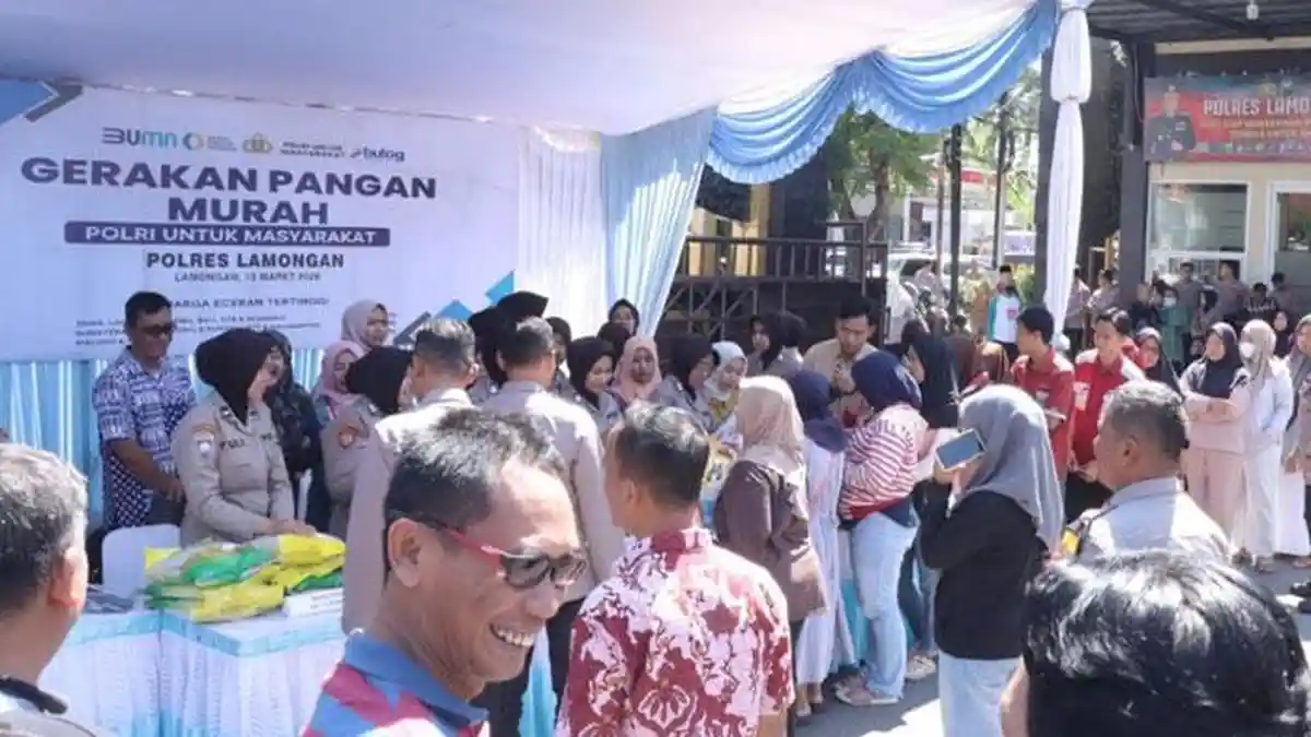 Polres Lamongan Gelar Gerakan Pangan Murah, Sembako Harga Terjangkau Diserbu Warga