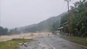 Badan-jalan-nasional-putus-diterjang-banjir-di-Beutong-Ateuh-Nagan-Kamis.jpg
