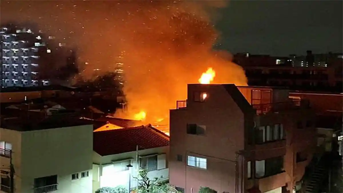 Senin Pagi 9 Rumah di Daerah Ojima Tokyo Jepang Dilalap Api