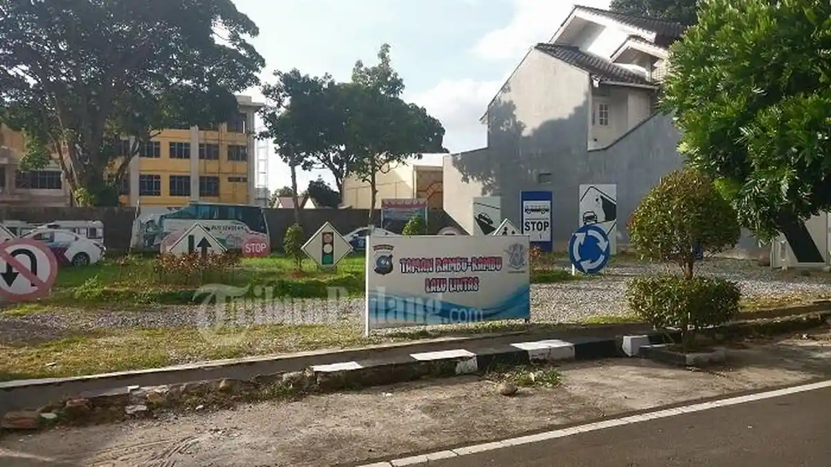 Kondisi Terkini Taman Rambu Lalu Lintas Milik Polresta Bukittinggi ...