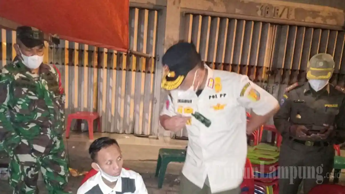 Satgas Covid-19 Lampung Bubarkan Kerumunan Massa di 8 Tempat Usaha
