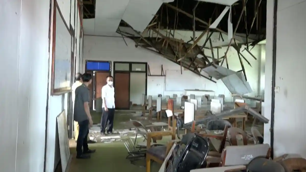 Kondisi Memperihatinkan SMA Negeri 23 Makassar: Plafon Terancam Ambruk Membahayakan Siswa